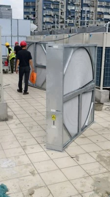 O-trabalho de instalação no local do equipamento de roda rotativa de recupera...